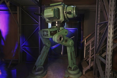 Robot, Light Green ""Tank""
