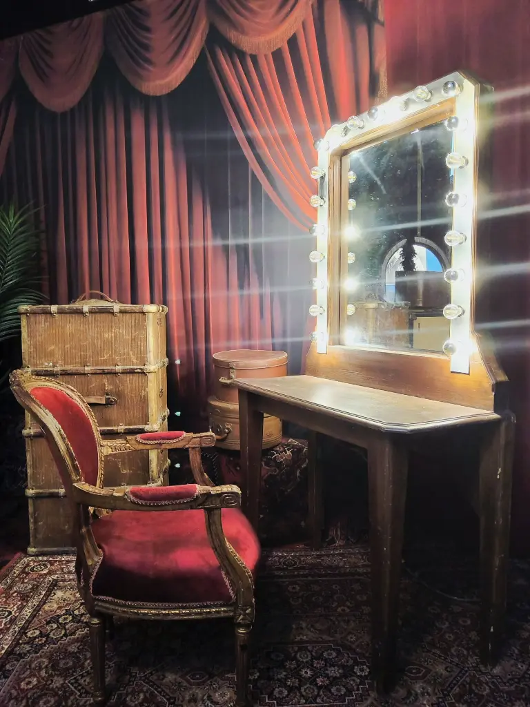 Make-up Table 220v Wooden