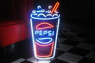 Neon  " Pepsi " a  beverage  220vv