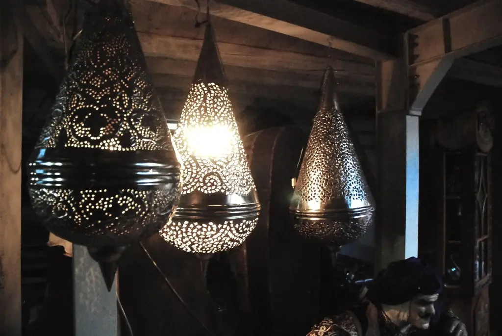 Metallic Lantern, Medium, 220v