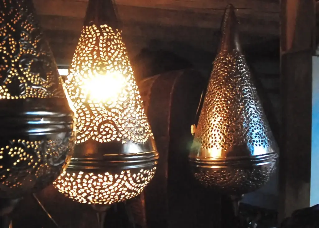 Metallic  Lantern, Large, 220v