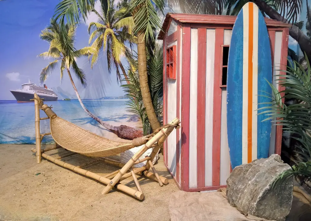 Hammock   in   Bamboo