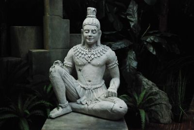 Statue Kneeling Warrior/Buddha   stone