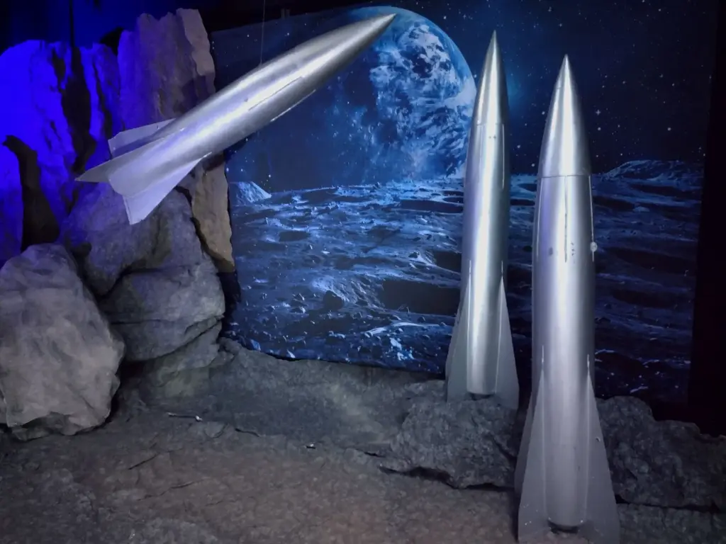 Rocket, Silver (Standing or to hang up)