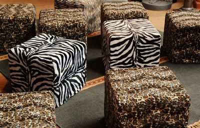 Cover wth. Zebra-print for on ""pouffe cube""