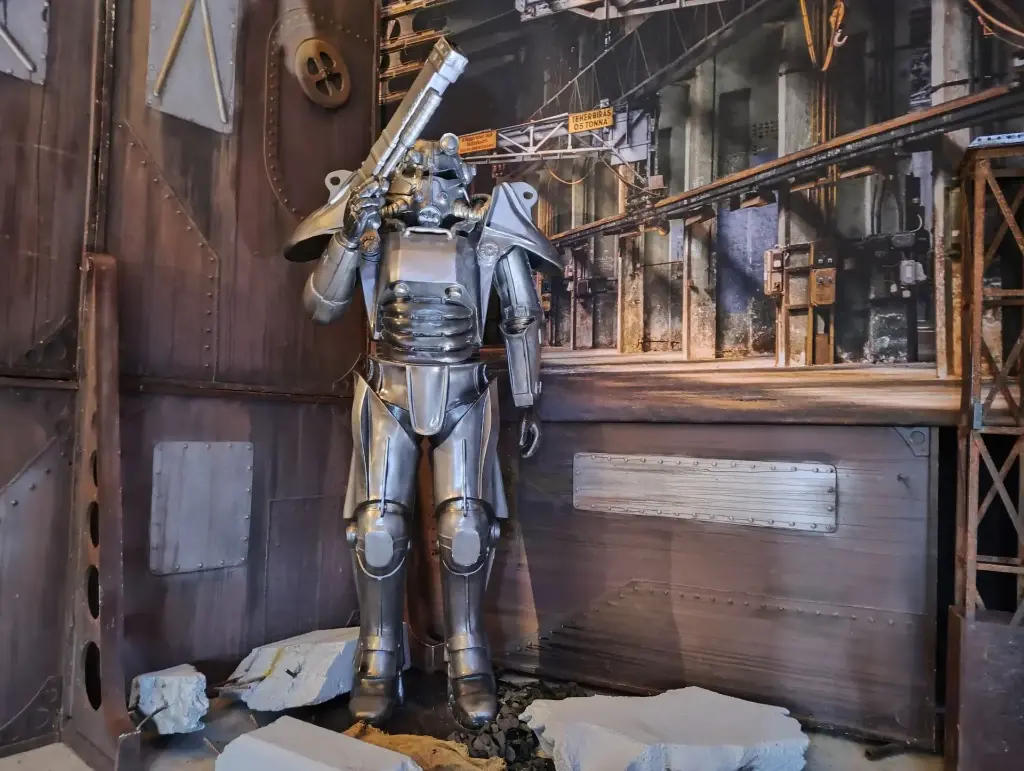 Robot   Armoured Suit  Silver