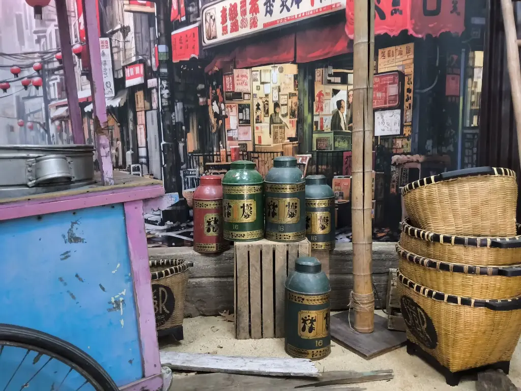 Chinese Tin Box,  Green &amp| red