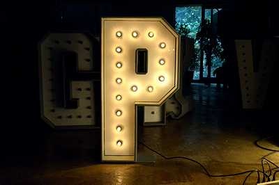 Show Letter ""P"" ,  220v