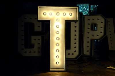 Show Letter ""T"" ,  220v