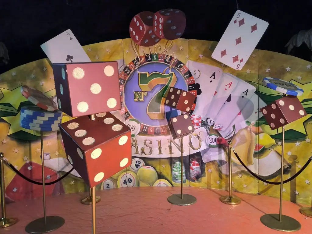XL Casino Dices on post