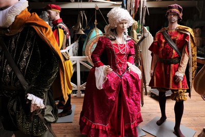 Marie-Antoinette / Madame de Pompadour !