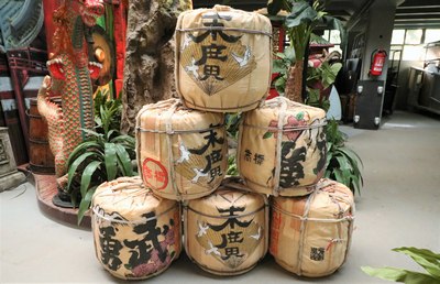 Sake Barrel  ""Taruzakeya""