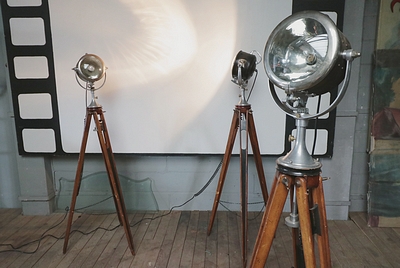 Spot on Wooden Tripod  220V