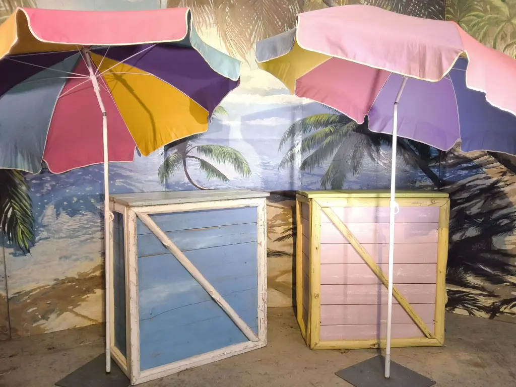 Parasol strand in felle kleuren