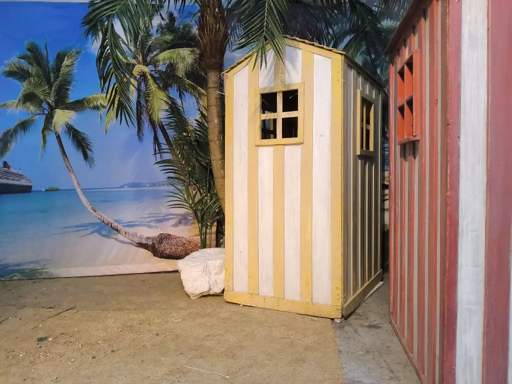 Beachcabin  Yellow