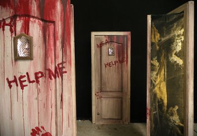 Door  "HELP ME"  220v
