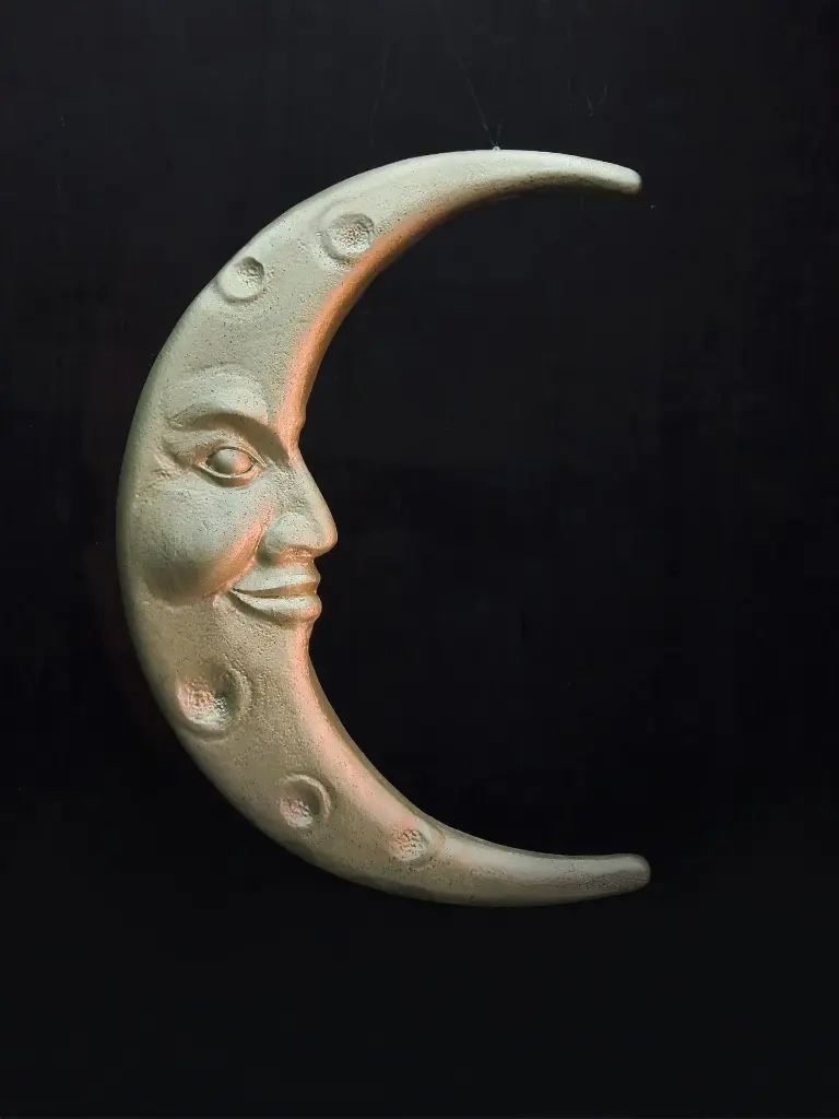 Moon  Crescent  Giant