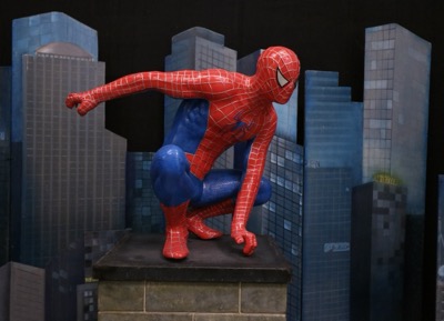 Spiderman    Super  Hero   statue
