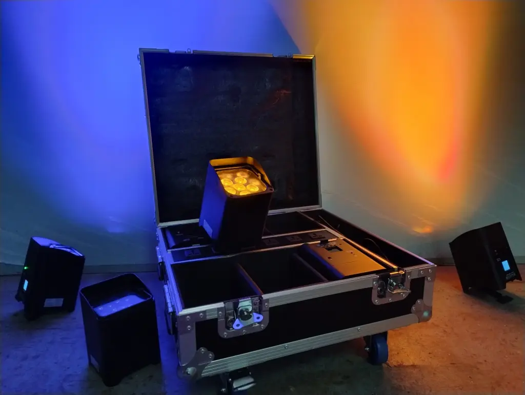 6 Spots on Battery in flightcase