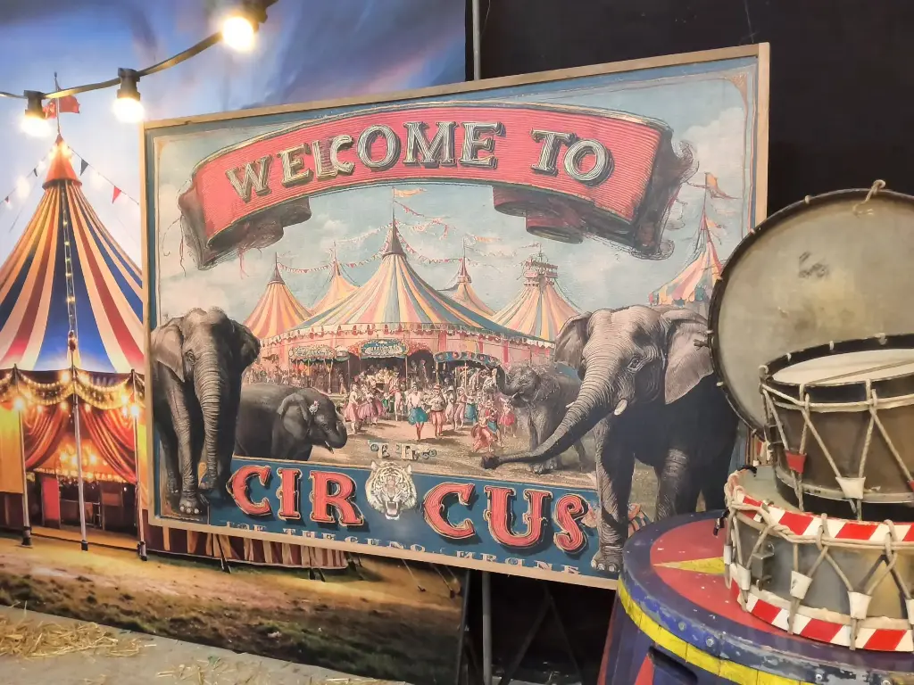 Panel Circus 1