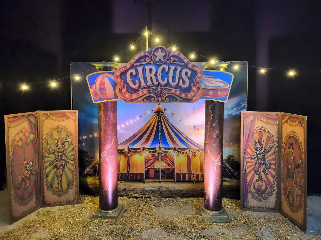 "Circus"  Entrance panel