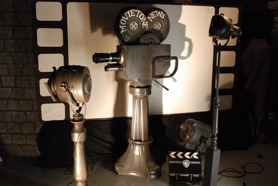 Film Camera "Movietone News" op wieltjes !  