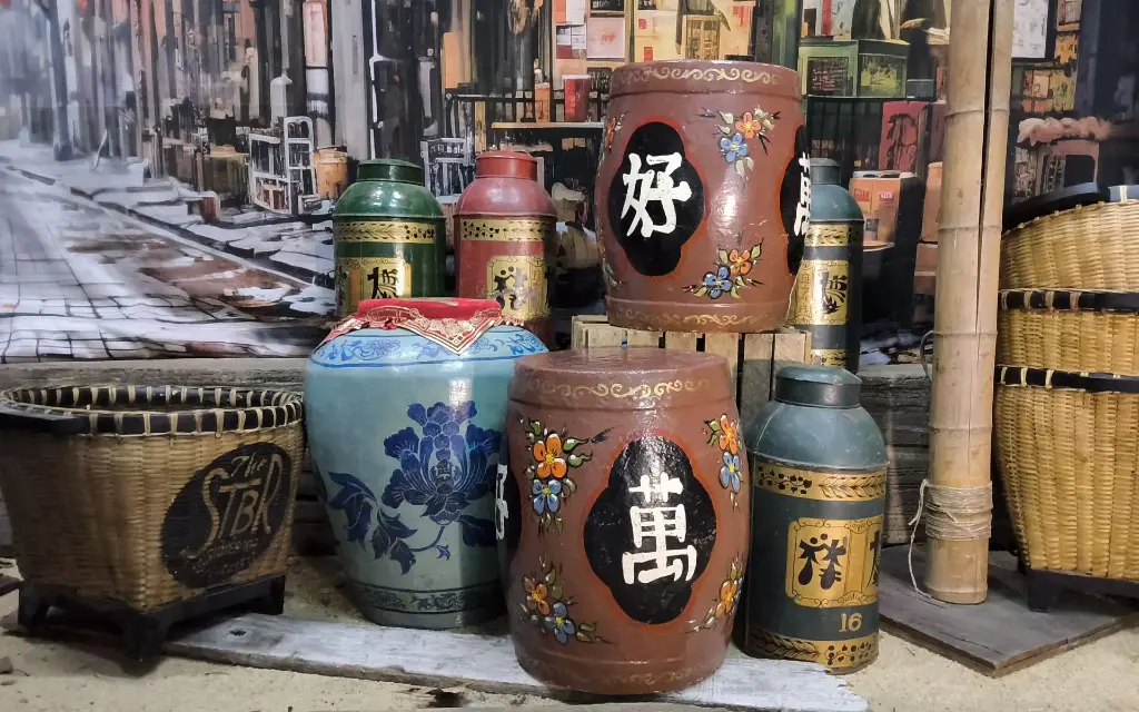 Chinese Vase   Brown