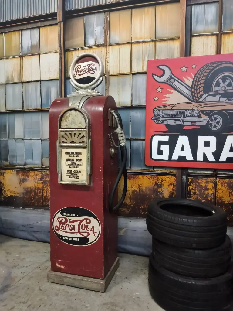 Gasoline  pump   " Pepsi "