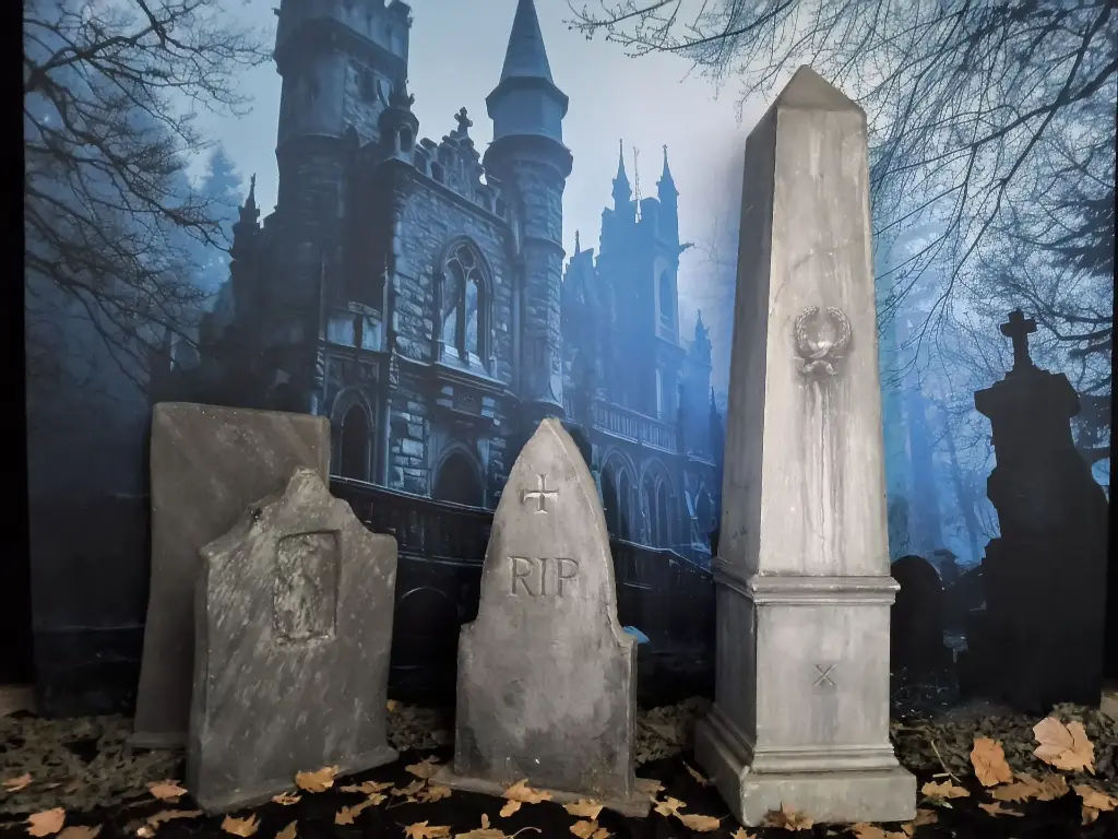 Grave monument Obelisk