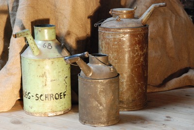 Oil can