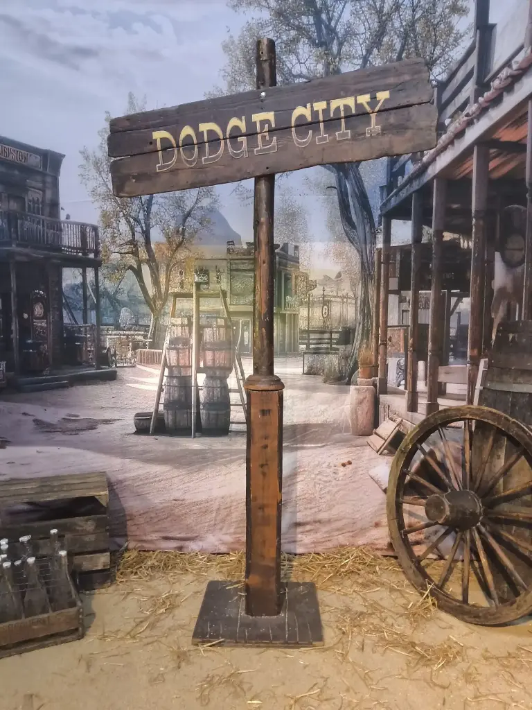 Panel, Dodge City