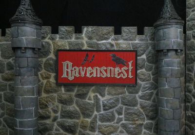 Panel   "Ravensnest"