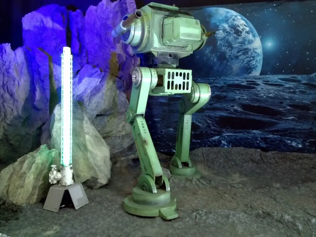 Robot, Light Green ""Tank""