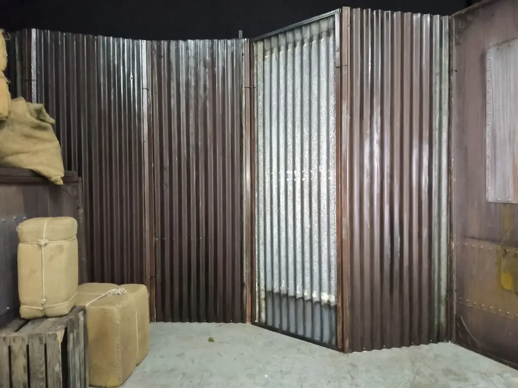Screen Corrugated Iron  apc. 