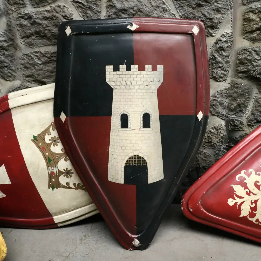 Shield, polyester