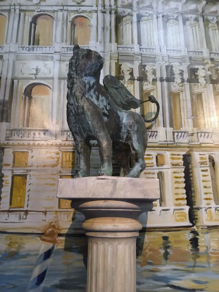Statue  Winged Lion  logo of Venice