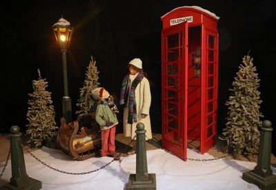 English Telephone Box in Red 