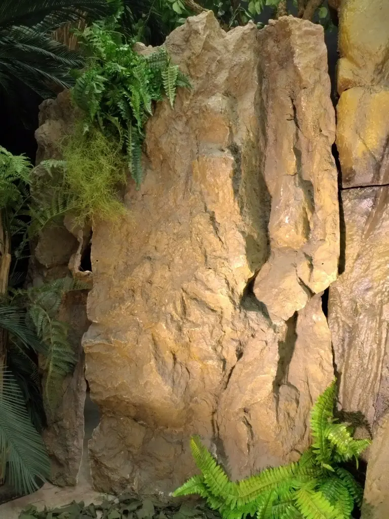 Rock Wall sandcoloured  L a pc.
