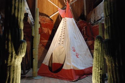 Wigwam/Tipi Small, Red Bison