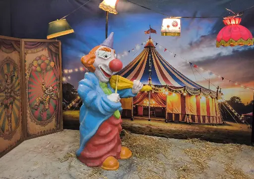 Clown   the  Fiddler