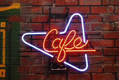 Neon  " Cafe "  in triangle 220v