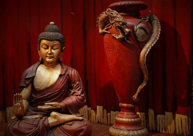 Vase with Dragon