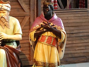African King kneeling   Christmas    Nativity Scene 