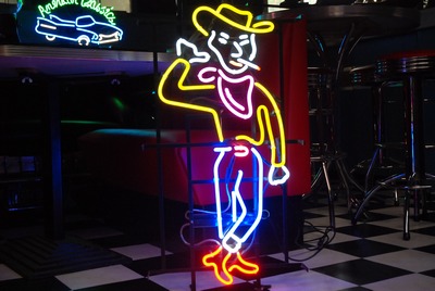 Neon Cowboy standing up 220v. pas op misschien niet meer in stock !! 