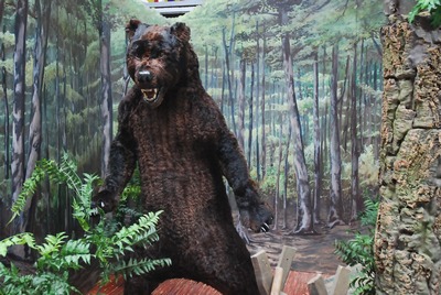 Grizzlybear  standing up   life-size