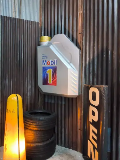 Oil can Mobil 1m