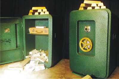 Safe, can be opened