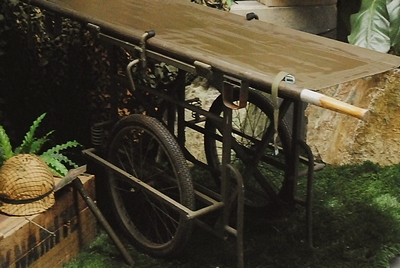 Chassis  for  Army-Stretcher   Brancard