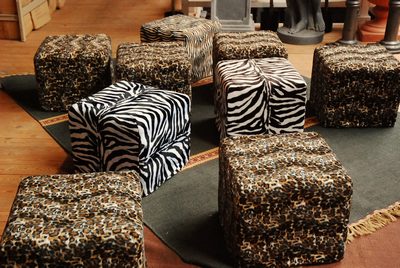 Cover wth Panther-print for on ""pouffe cube""