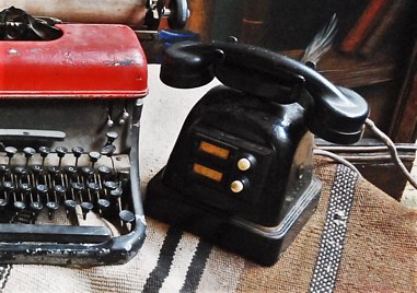 Telephone  Two Keys   Black